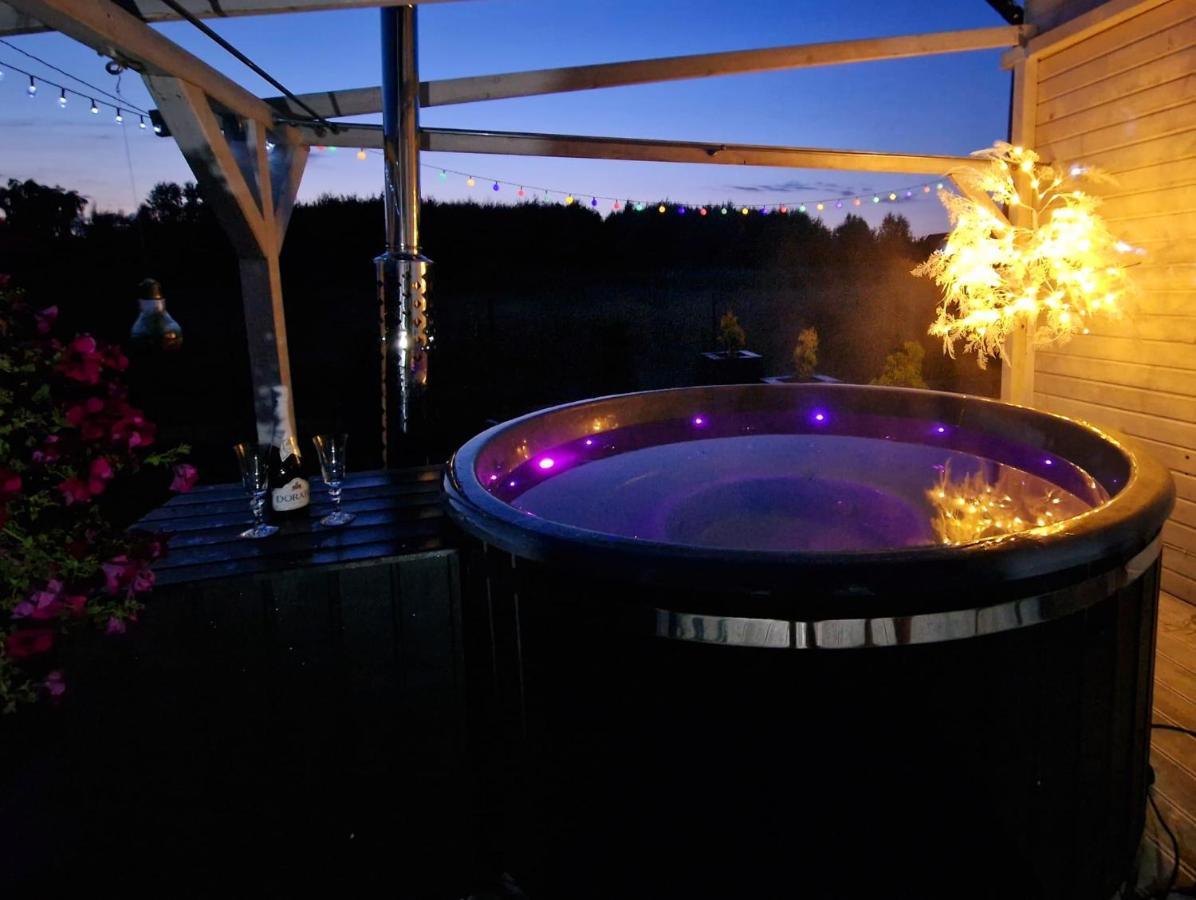 Diamenty Baltyku Domki Wakacyjne Balia Z Jacuzzi Mielenko Exterior foto